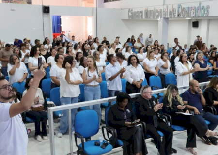 Após efetivar 138 agentes de saúde, prefeito recebe reconhecimento em sessão da Câmara