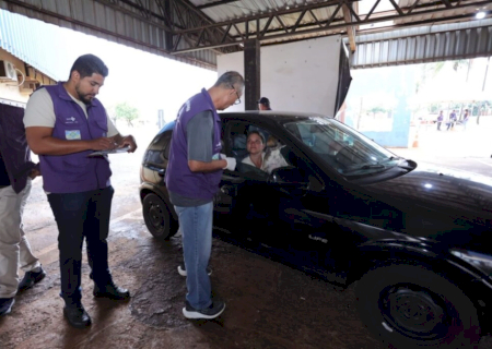 Prefeitura imuniza mais de 1,5 mil animais em drive-thru de vacinação antirrábica