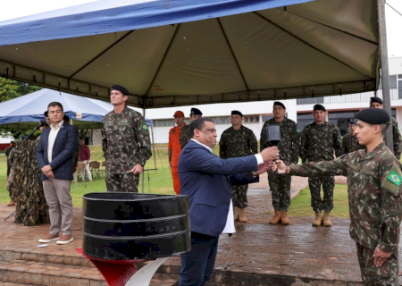Antes de chegar à Praça Antônio João, Chama da Pátria foi acesa na 4ª Brigada de Dourados