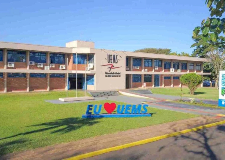 Uems convoca alunos para bolsas de extensão universitária