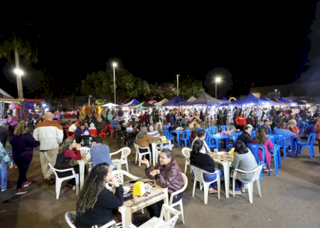 Feira Sabores completa um ano com música ao vivo, gastronomia e agricultura familiar