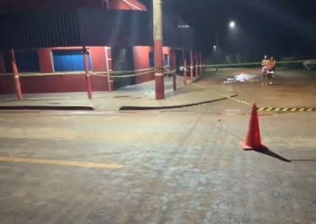 Dupla em motocicleta atira 6 vezes contra jovem em cidade de MS